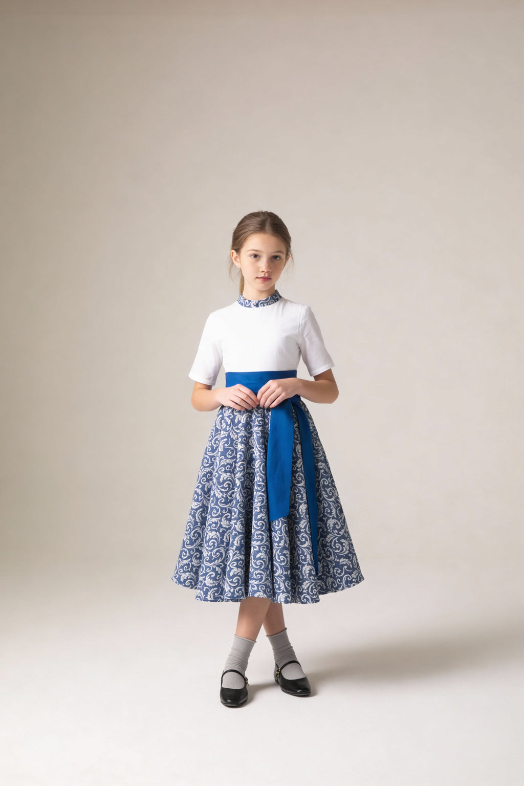 Beyaz & Lacivert Gümüş İşlemeli Jakar Elbise