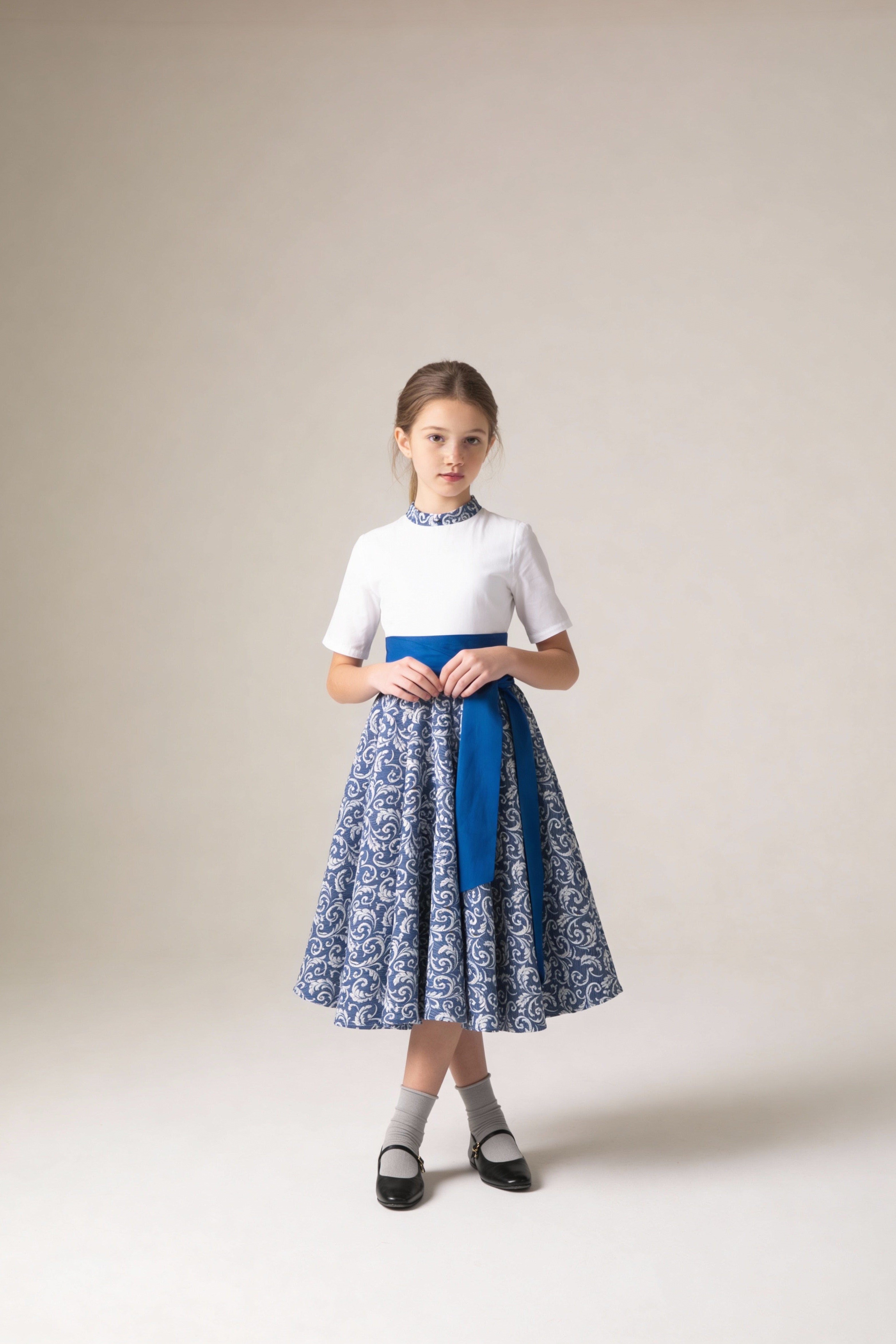 Beyaz & Lacivert Gümüş İşlemeli Jakar Elbise