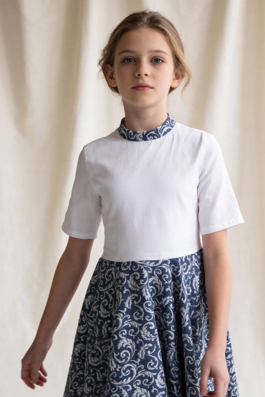 Beyaz & Lacivert Gümüş İşlemeli Jakar Elbise