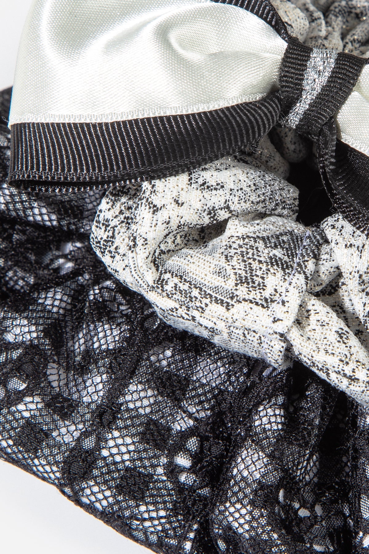 Siyah-Beyaz Tonlarında 3'lü Saç Tokası