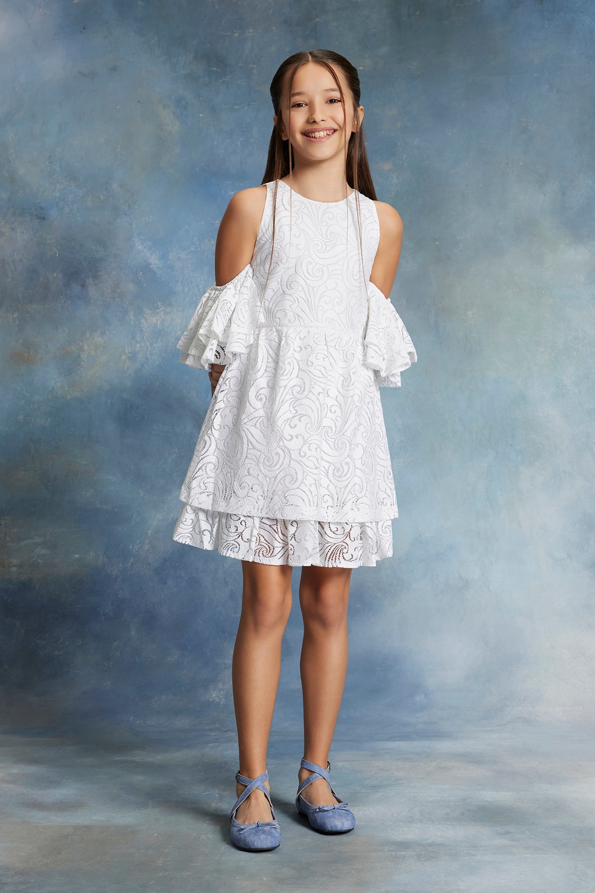 Beyaz Volanlı Dantel Elbise