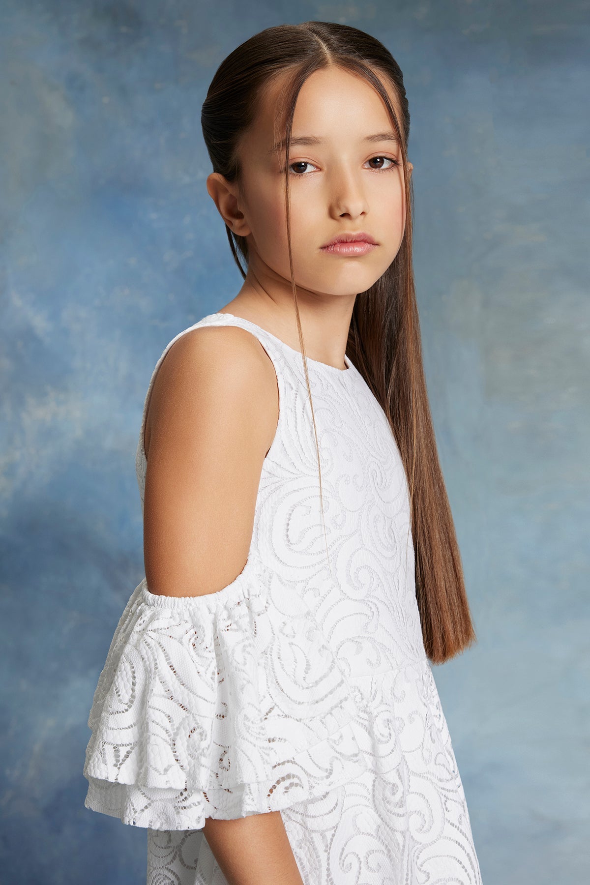 Beyaz Volanlı Dantel Elbise