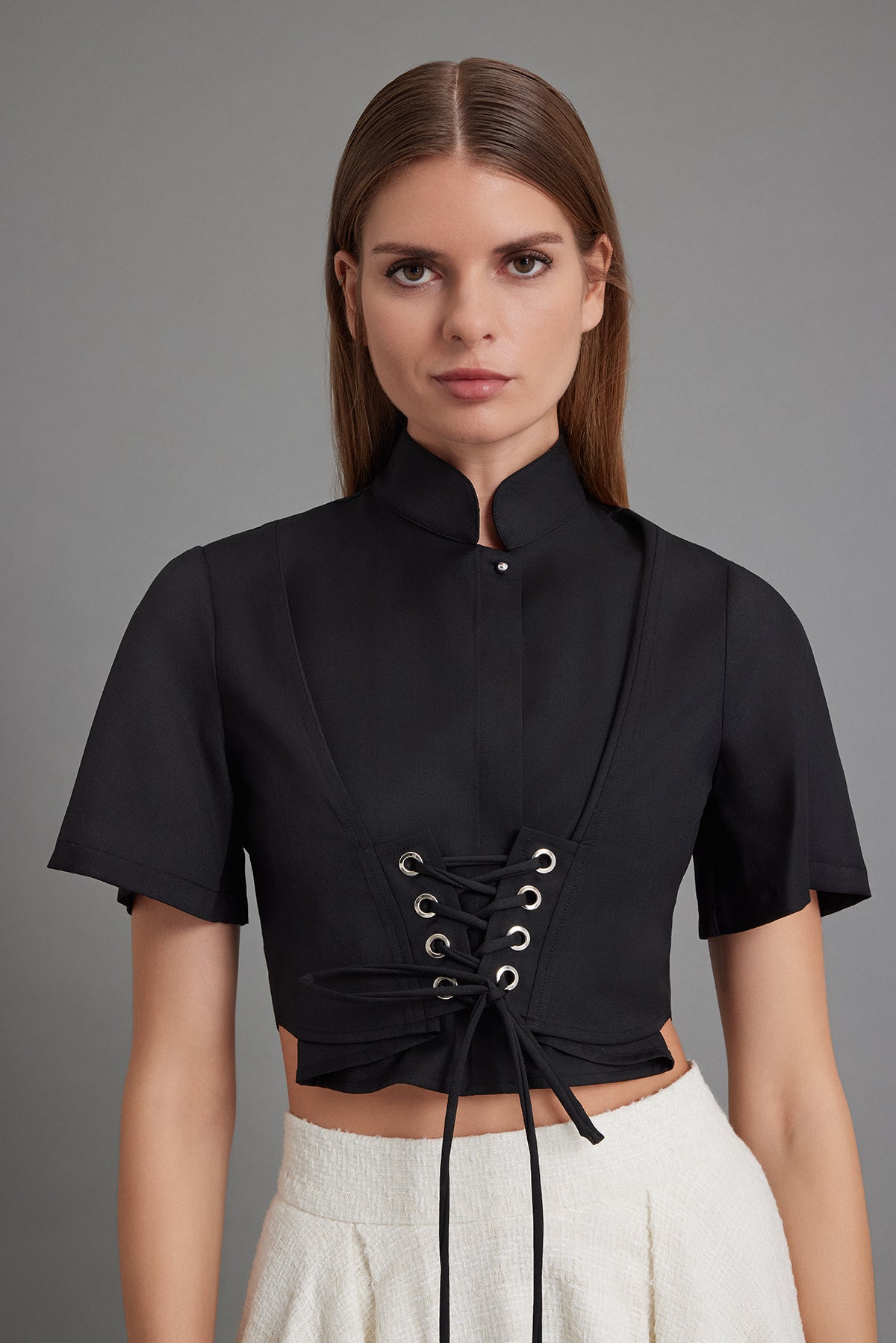 Siyah Kuşgözlü Yün Üst