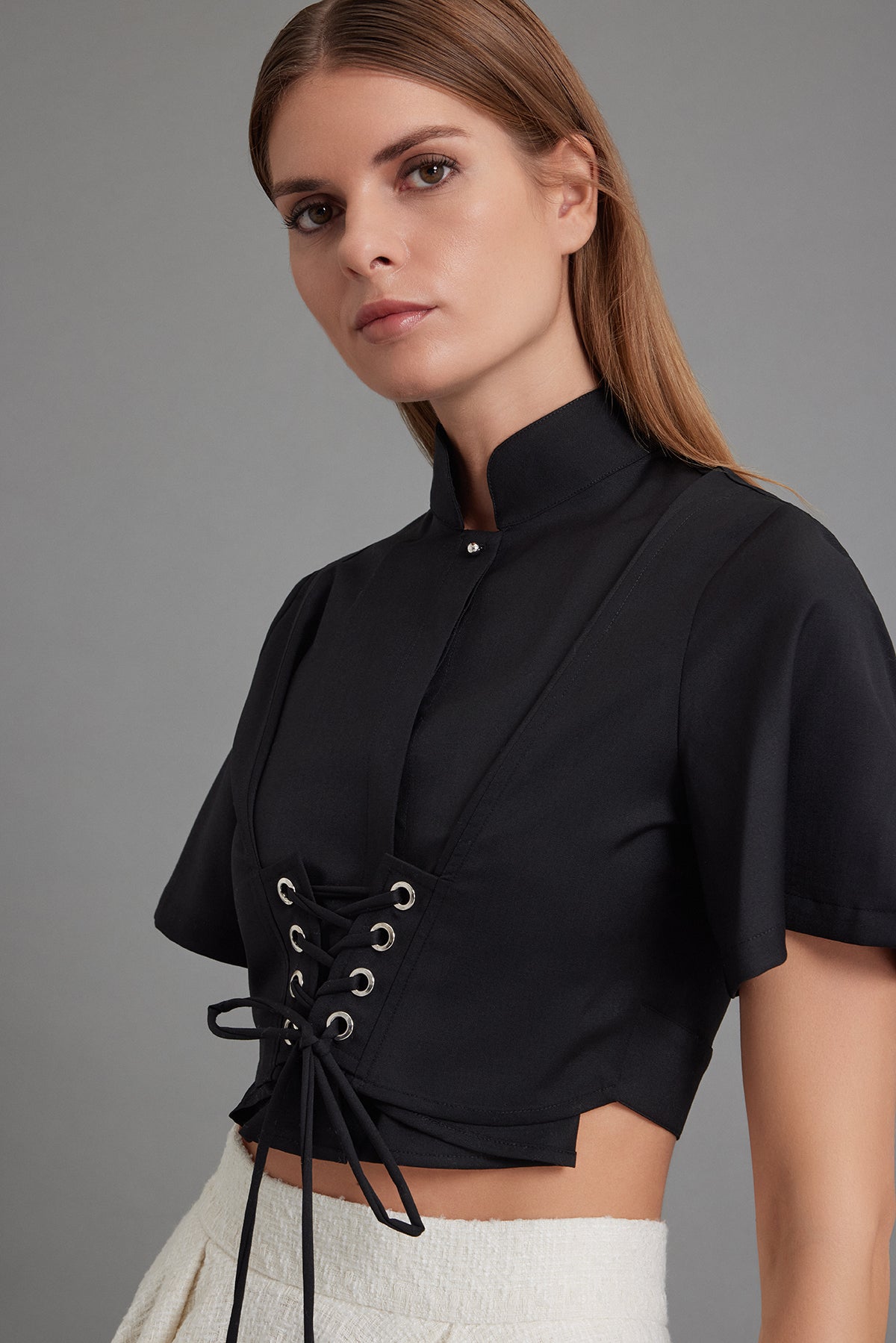 Siyah Kuşgözlü Yün Üst