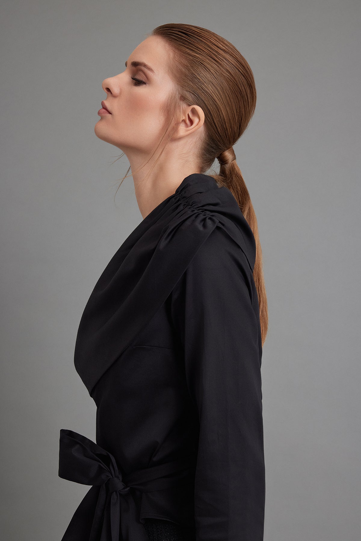 Siyah Saten Pamuk Devrik Yaka Bluz