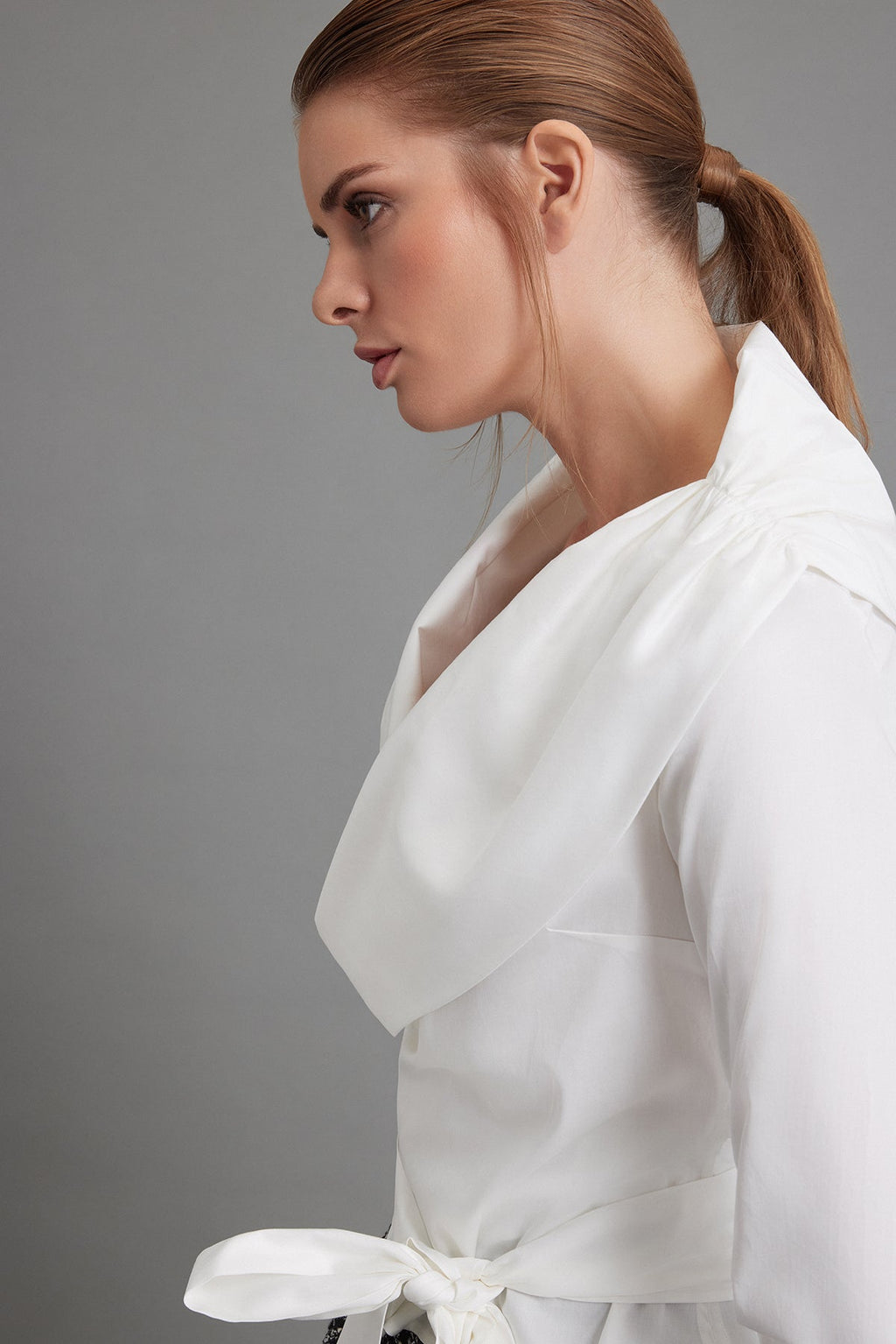 Beyaz Saten Pamuk Devrik Yaka Bluz
