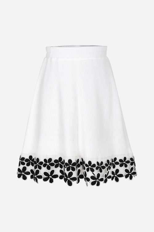 Beyaz Çiçek Aplikeli Örme Etek